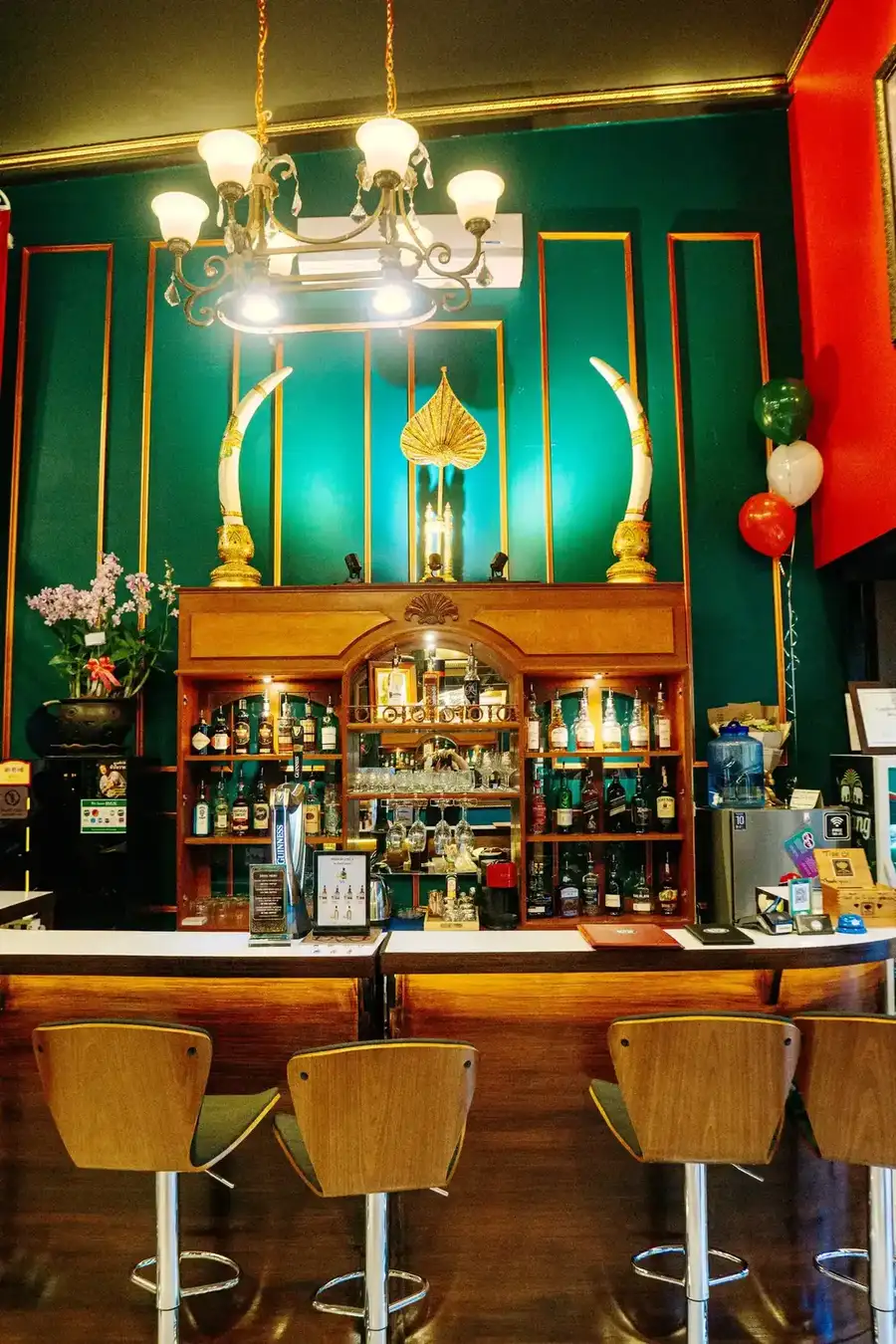 CNX Cigars bar and lounge